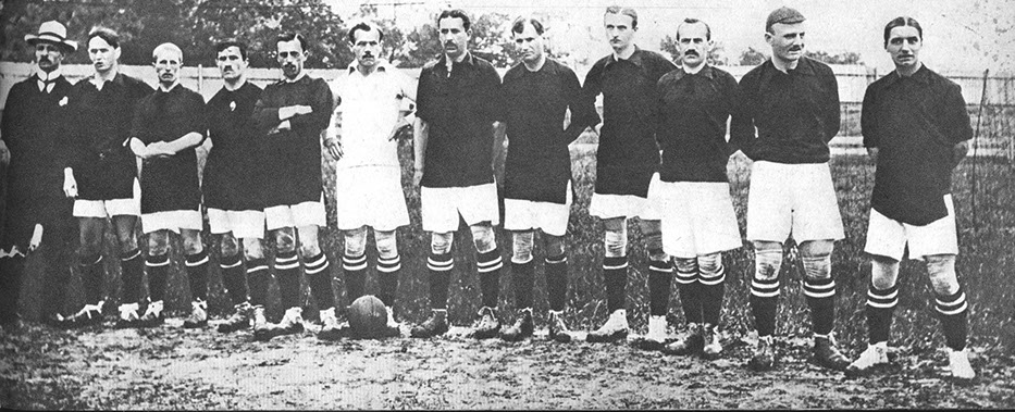 02.06.1912 — Reprezentacja Lwowa. Stoją od lewej: x, Wilhelm Rzadki, Henryk Bilor, Edmund Marion, Jan Berger, Jan Harasymowicz, Leopold Scherautz, S.Löbl, Karol Kuchar II, Jaroslav Čulik, František Koudela i Tadeusz Kowalski (fot. J.Hałys, Piłka Nożna w Polsce tom 1)
